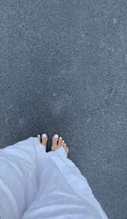 Corinna Kopf feet photo thumbnail
