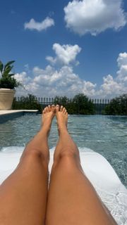 Corinna Kopf feet photo thumbnail