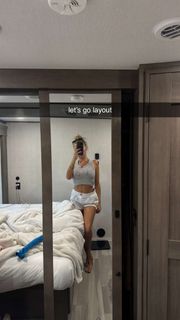 Corinna Kopf feet photo thumbnail