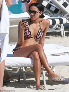 Corinne Foxx feet photo 11