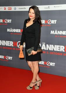 Cosma Shiva Hagen feet photo thumbnail