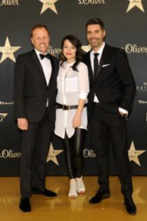Cosma Shiva Hagen feet photo thumbnail