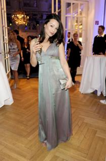 Cosma Shiva Hagen feet photo thumbnail
