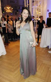 Cosma Shiva Hagen feet photo thumbnail