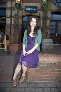 Cosma Shiva Hagen feet photo thumbnail