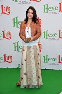 Cosma Shiva Hagen feet photo thumbnail