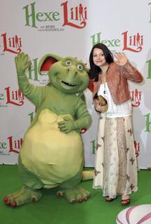 Cosma Shiva Hagen feet photo thumbnail