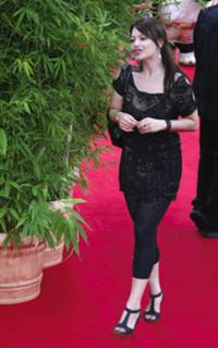 Cosma Shiva Hagen feet photo thumbnail