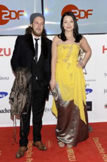 Cosma Shiva Hagen feet photo thumbnail