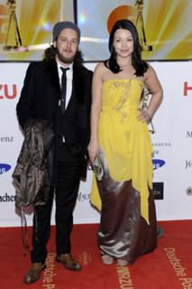 Cosma Shiva Hagen feet photo thumbnail