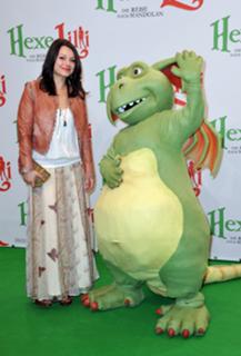 Cosma Shiva Hagen feet photo thumbnail