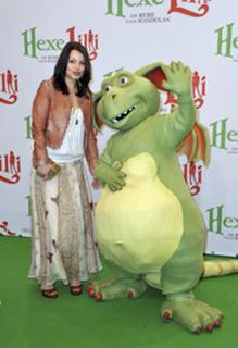Cosma Shiva Hagen feet photo thumbnail