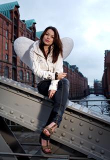 Cosma Shiva Hagen feet photo thumbnail
