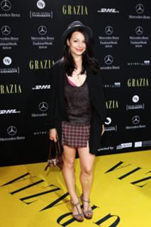 Cosma Shiva Hagen feet photo thumbnail