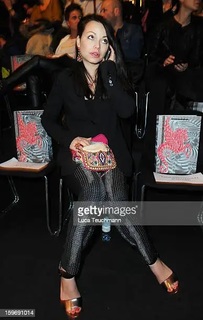 Cosma Shiva Hagen feet photo thumbnail