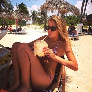 Costanza Caracciolo feet photo thumbnail