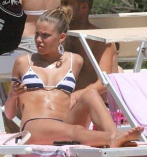 Costanza Caracciolo feet photo thumbnail