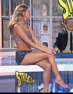 Costanza Caracciolo feet photo thumbnail