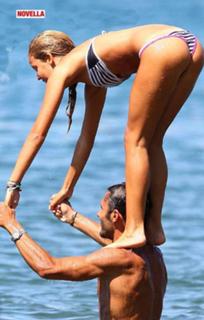 Costanza Caracciolo feet photo thumbnail