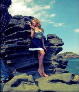 Costanza Caracciolo feet photo thumbnail