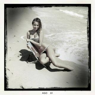 Costanza Caracciolo feet photo thumbnail