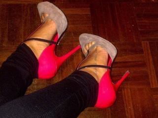 Costanza Caracciolo feet photo thumbnail