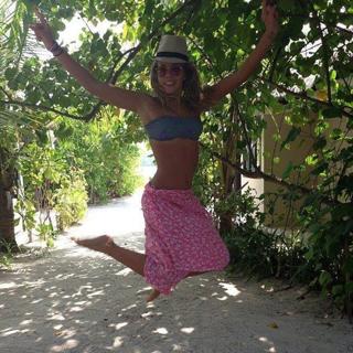 Costanza Caracciolo feet photo thumbnail