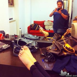 Costanza Caracciolo feet photo thumbnail