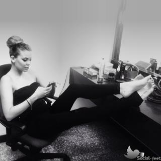 Costanza Caracciolo feet photo thumbnail