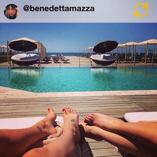 Costanza Caracciolo feet photo thumbnail