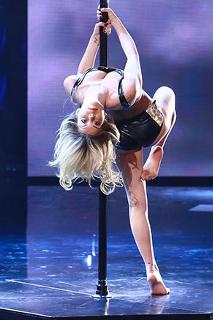 Costanza Caracciolo feet photo thumbnail