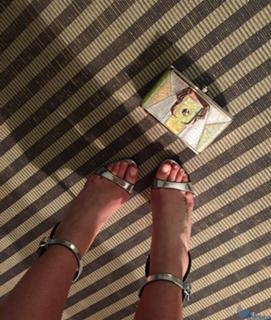 Costanza Caracciolo feet photo thumbnail