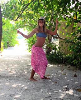 Costanza Caracciolo feet photo thumbnail