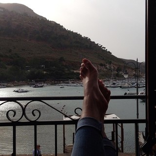 Costanza Caracciolo feet photo thumbnail