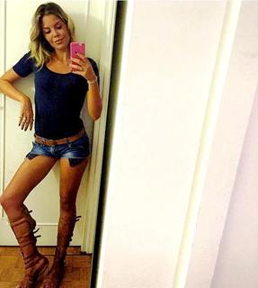 Costanza Caracciolo feet photo thumbnail