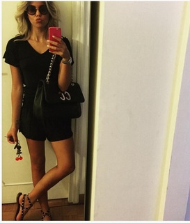 Costanza Caracciolo feet photo thumbnail