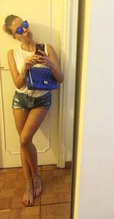 Costanza Caracciolo feet photo thumbnail