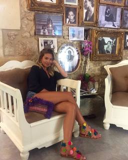 Costanza Caracciolo feet photo thumbnail