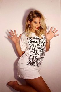 Costanza Caracciolo feet photo thumbnail