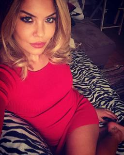 Costanza Caracciolo feet photo thumbnail