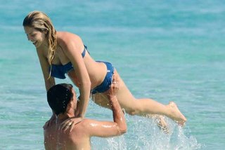 Costanza Caracciolo feet photo thumbnail