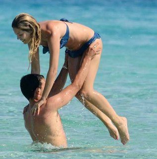 Costanza Caracciolo feet photo thumbnail