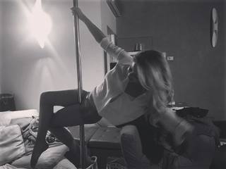 Costanza Caracciolo feet photo thumbnail