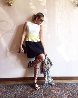 Costanza Caracciolo feet photo thumbnail