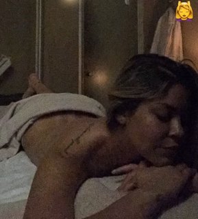 Costanza Caracciolo feet photo thumbnail