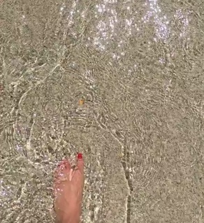 Costanza Caracciolo feet photo thumbnail