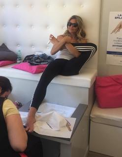 Costanza Caracciolo feet photo thumbnail