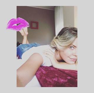 Costanza Caracciolo feet photo thumbnail