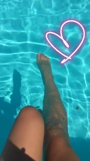 Costanza Caracciolo feet photo thumbnail