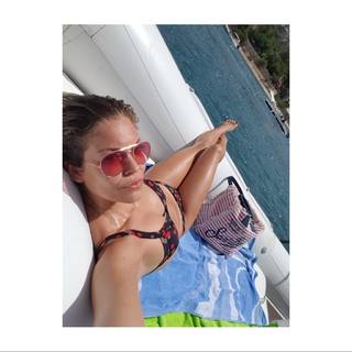 Costanza Caracciolo feet photo thumbnail